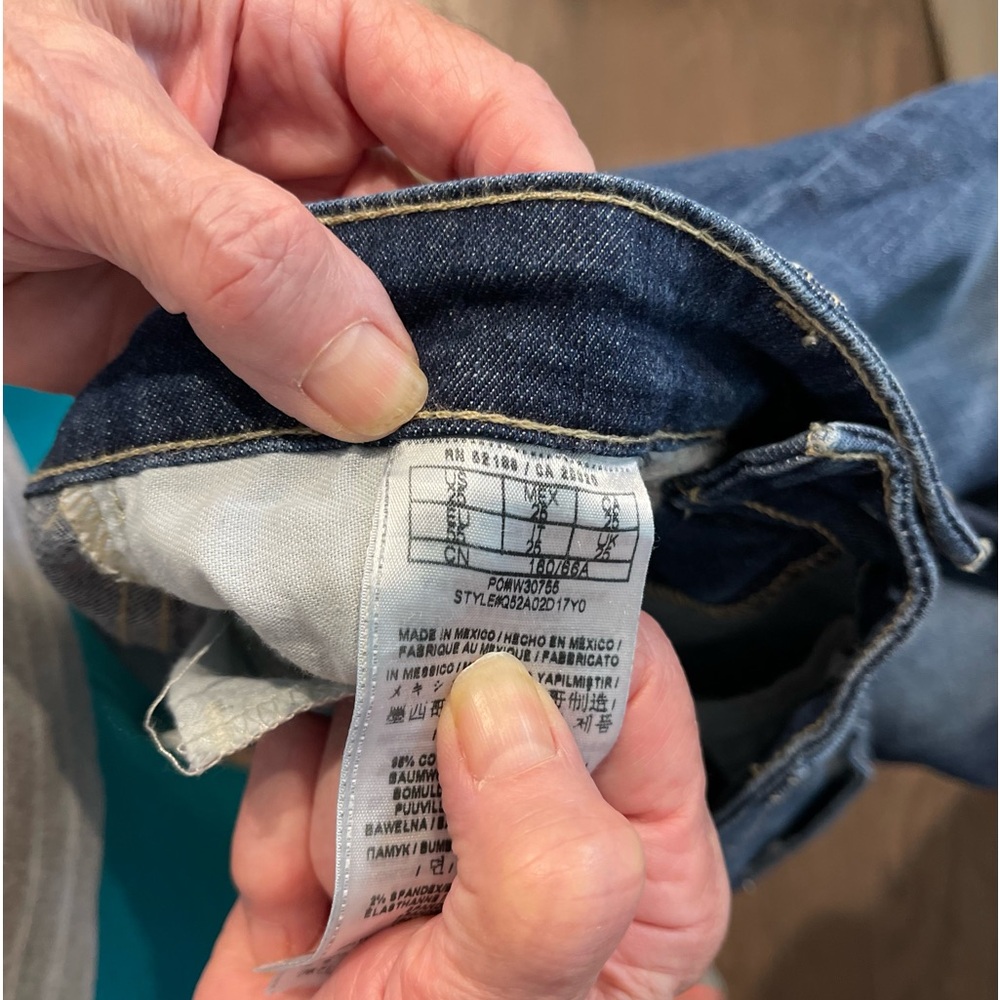 Guess Jeans - Picture 11 of 13